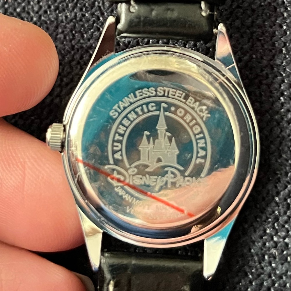 Authentic NWOT Disney Park Edition Mickey Mouse Watch. - Picture 6 of 6